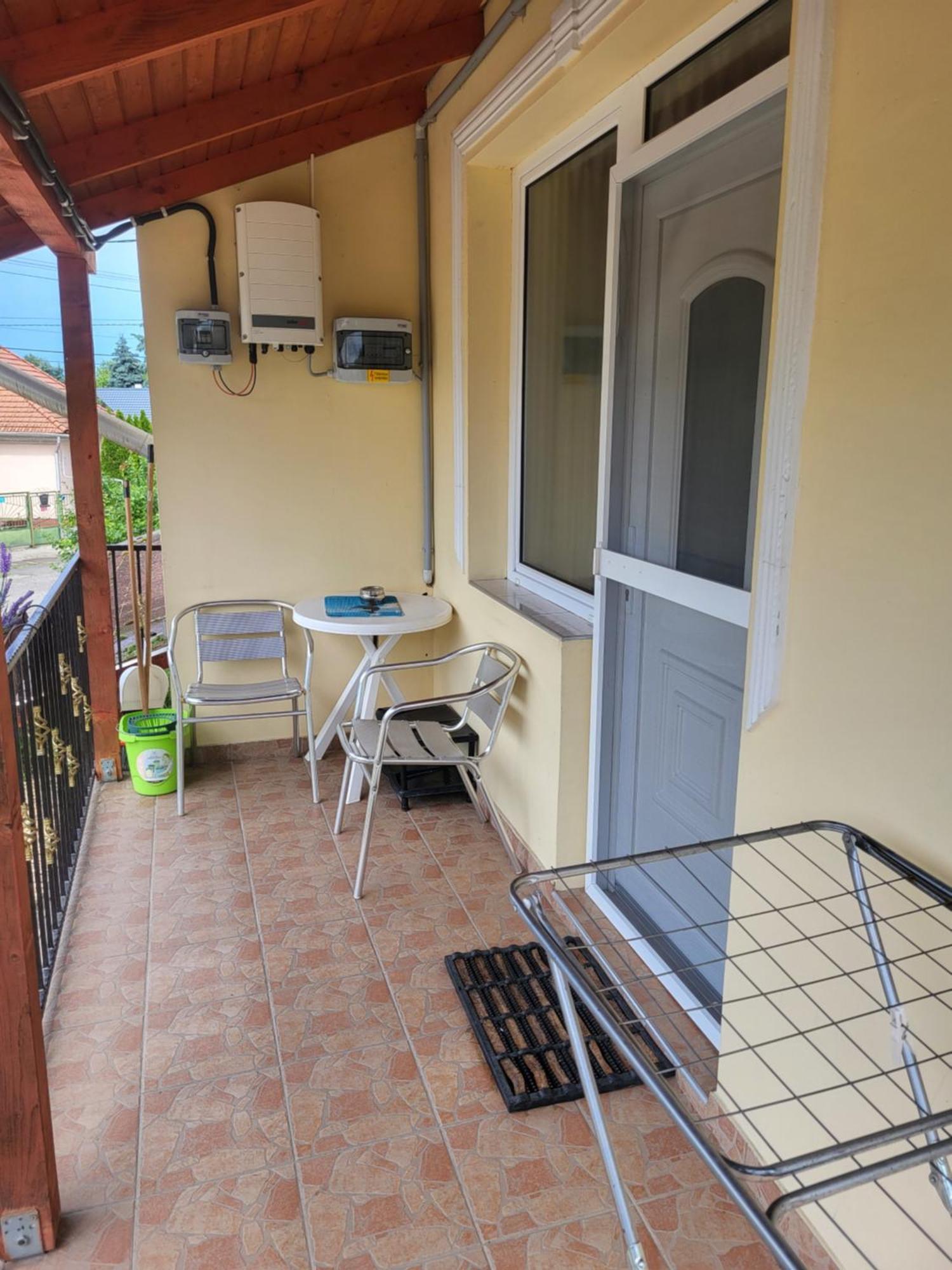 Napsugar Vendeghaz Apartamento Tiszaújváros Quarto foto