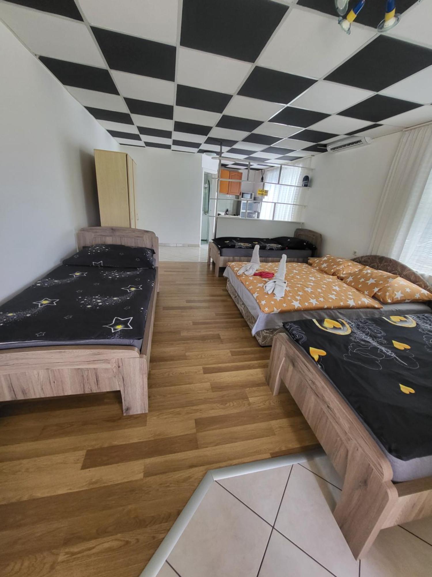 Napsugar Vendeghaz Apartamento Tiszaújváros Exterior foto