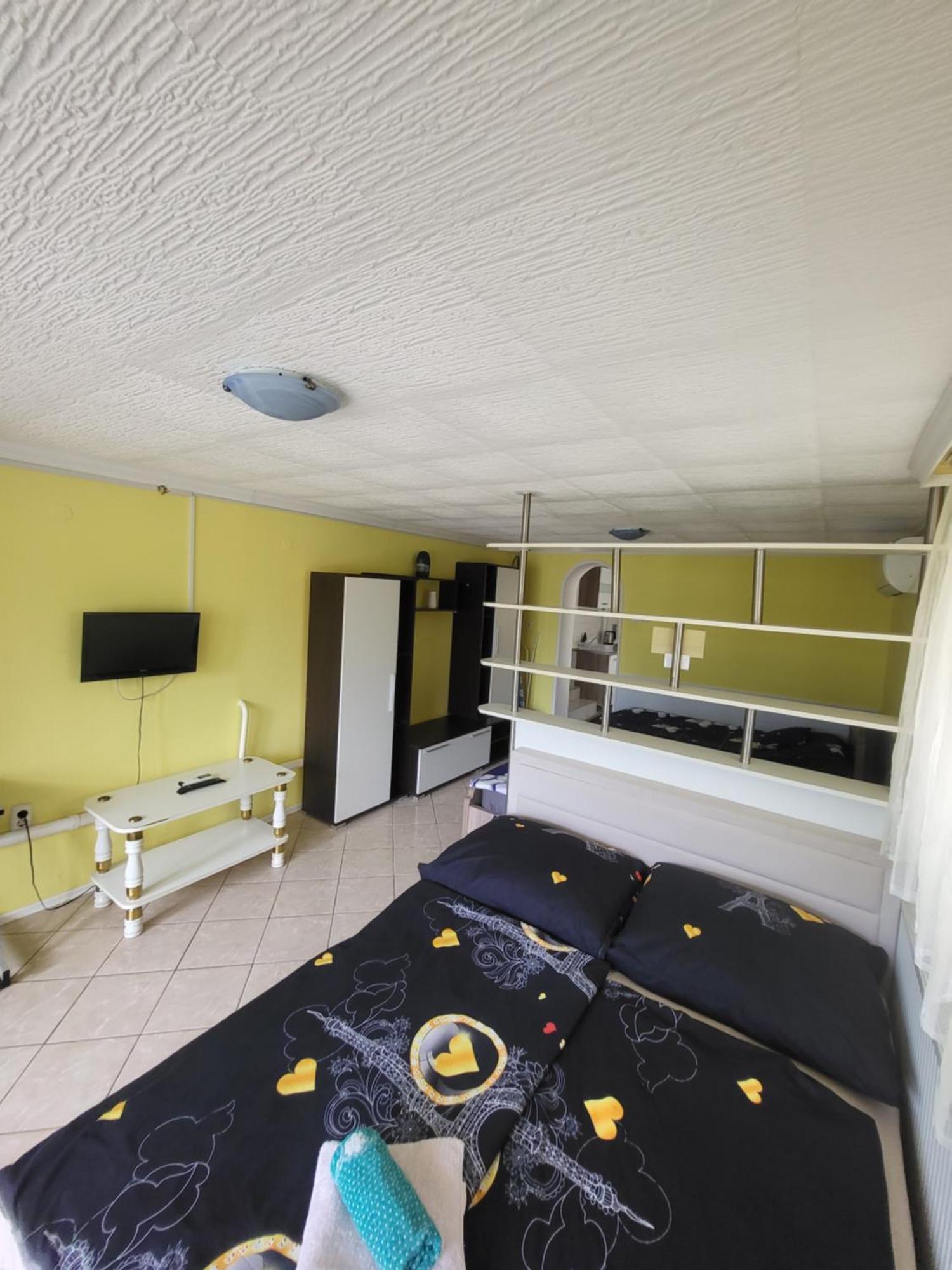 Napsugar Vendeghaz Apartamento Tiszaújváros Exterior foto