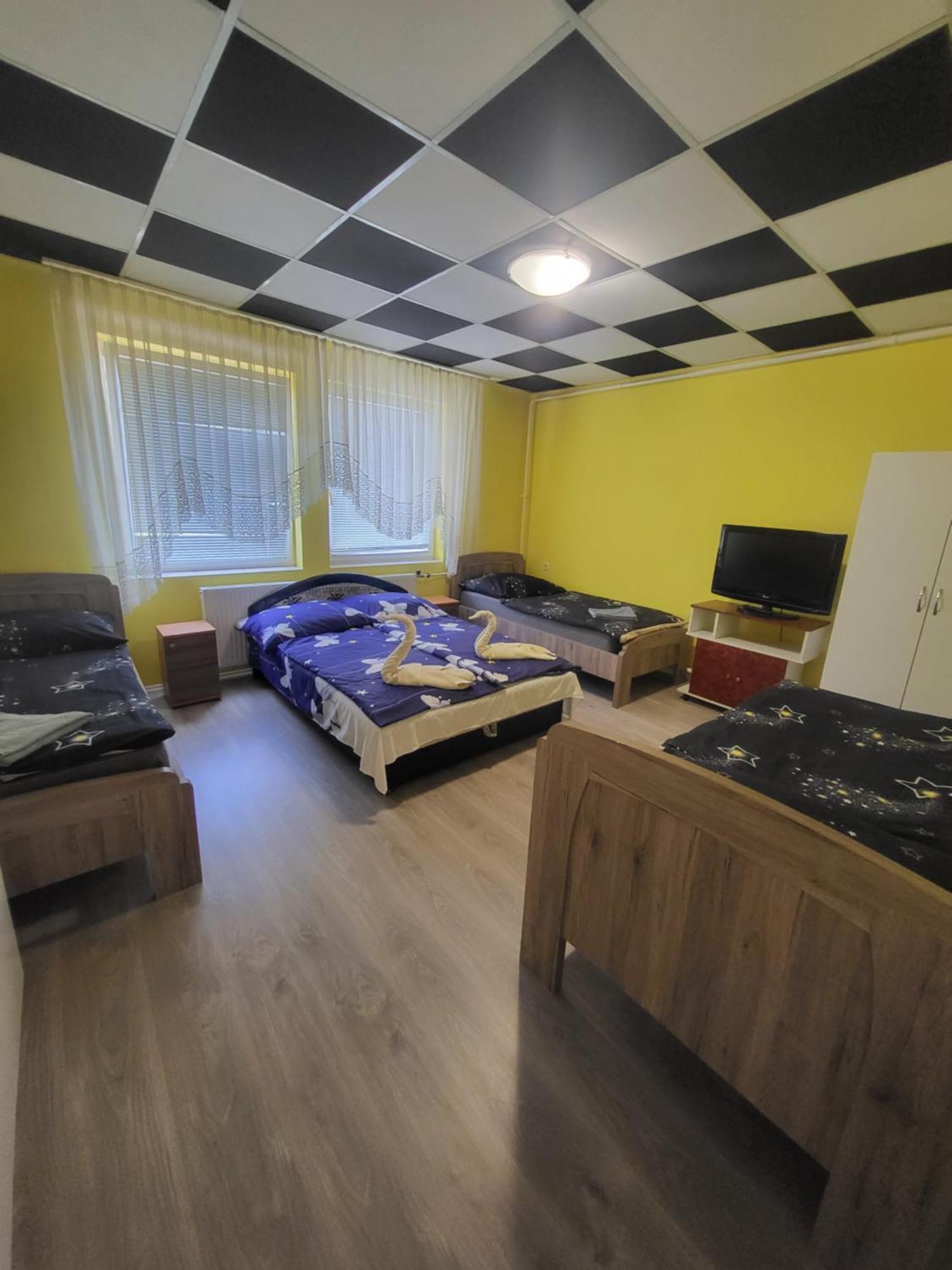 Napsugar Vendeghaz Apartamento Tiszaújváros Exterior foto
