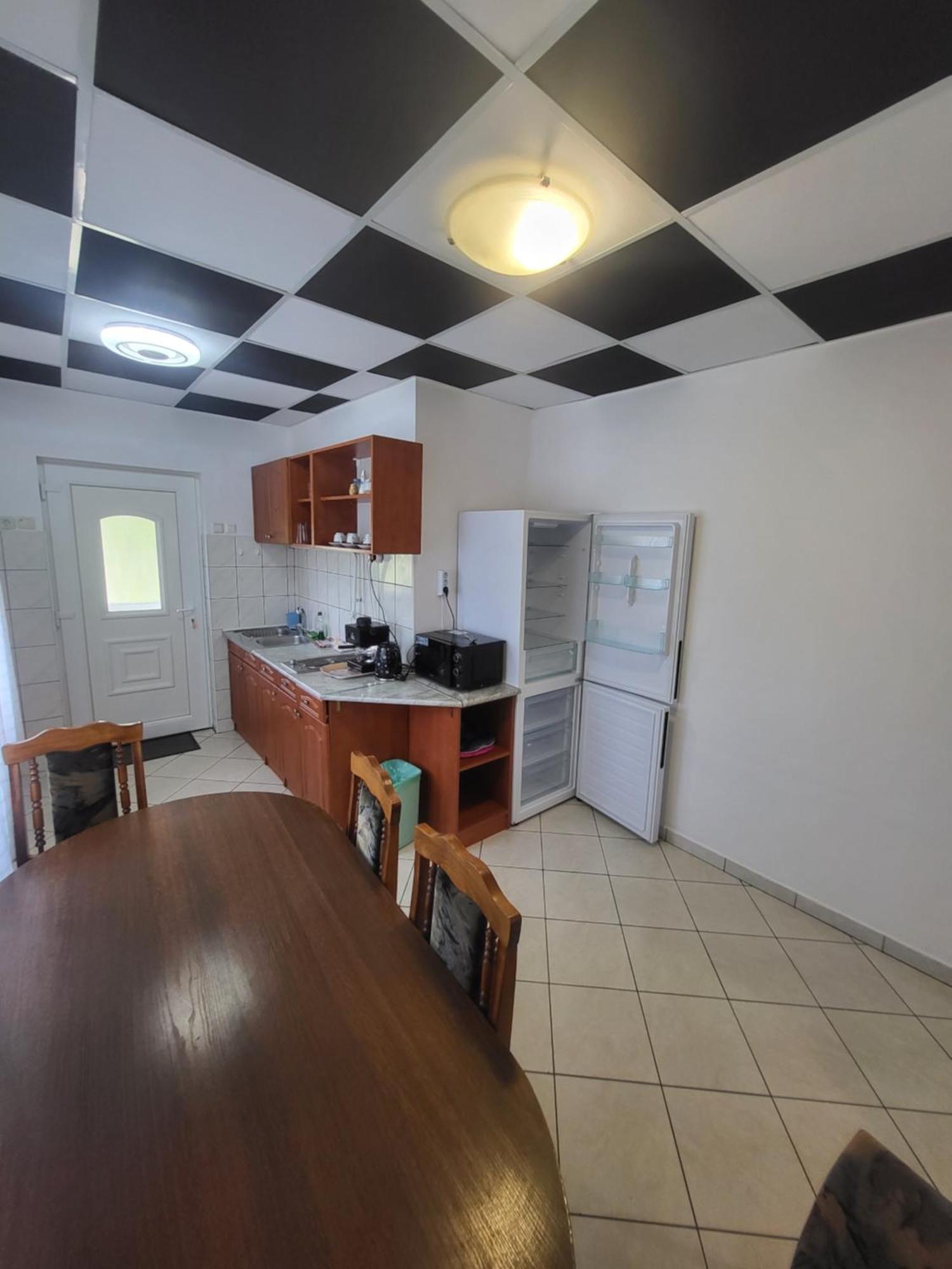Napsugar Vendeghaz Apartamento Tiszaújváros Quarto foto